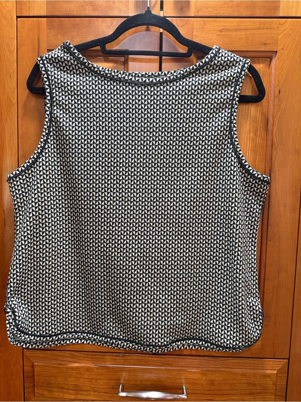 Max Studio London Black & White Geometric Knit Tank Top Shell – NWOT Medium